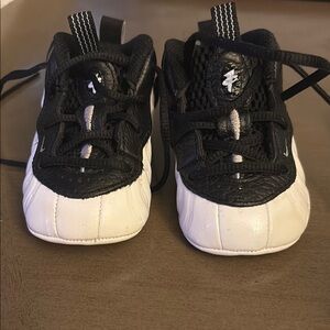 Nike Black and White Sneakers Classic Design